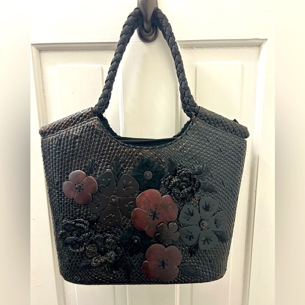 ADRIENNE VITTADINI BASKET WOVEN TOTE WITH WOODEN FLOWER EMBELLISHMENTS